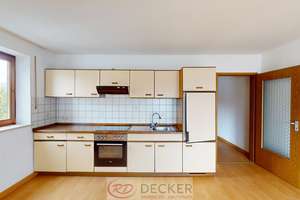 Licht. Raum. Südbalkon. 2 Zimmer DG Wohnung mit Einbauküche ++Decker Immobilien++ – Die vollständige Adresse der Immobilie erhältst du vom Anbieter., 84478 Waldkraiburg – Vorschaubild 4