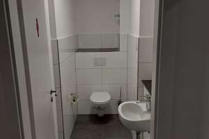 5 WG-Zimmer 17 bis 22 Qm, Küche, Essecke, 2 Duschbäder/WC, 2 WC, Darmstadt Stadtmitte – Schulstr. 3, 64283 Mitte, Darmstadt – Vorschaubild 5