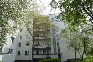 Single-Apartment mit EBK, tollem Balkon und Wannenbad - nur für EINE Person! – Stendaler Straße 45, 12627 Hellersdorf, Berlin – Vorschaubild 6