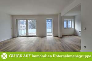 Neubauniveau nach Kernsanierung: 2,5-Zimmer-Wohnung mit Balkon und Fußbodenheizung