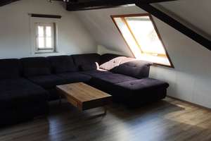 Gemütliche 3-Zimmer-Dachgeschosswohnung mit EBK & Stellplatz