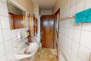 Wohnen auf zwei Ebenen
5-Zimmer-Maisonette-Wohnung mit Balkon und zwei Tiefgaragenstellplätzen – Die vollständige Adresse der Immobilie erhältst du vom Anbieter., 76139 Hagsfeld, Karlsruhe – Vorschaubild 20