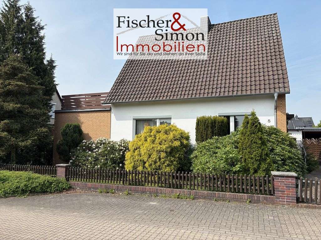 Immobilie in Rehburg-Loccum - Rehburg-Loccum: ansprechendes Einfamilienhaus m. Einliegerwohnung, Keller, Garage u. schönem Garten - Bild 1