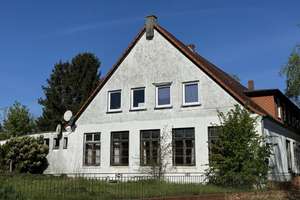 Syke-Okel: große Erdgeschoss-Wohnung mit Sanierungsbedarf – Die vollständige Adresse der Immobilie erhältst du vom Anbieter., 28857 Syke – Vorschaubild 1