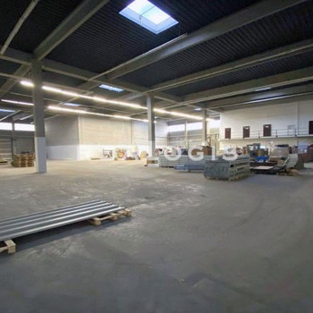 ca. 11.000 m²  Lager-/Produktions-/Büroflächen nahe Autobahnkreuz zu vermieten