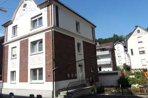 Moderne Wohnung hinter historischer Fassade