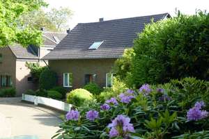 Freistehendes Einfamilienhaus / Baugrundstück in TOP-Lage, Doppelgarage, plus Gartengrundstück – Strümper Berg 5, 40670 Meerbusch – Vorschaubild 2