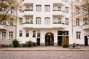 Solide Kapitalanlage im begehrten Charlottenburg: Vermietete Altbauwohnung mit Balkon – Fritschestr. 77, 10585 Charlottenburg, Berlin – Vorschaubild 8
