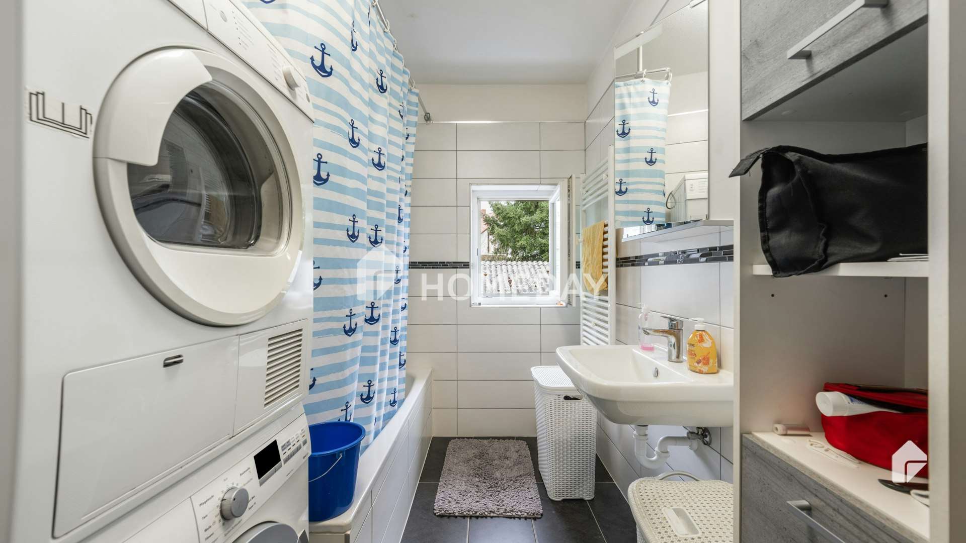 Immobilie in Maxhütte-Haidhof - Top gepflegtes Mehrfamilienhaus mit 4 WE's, 10 Garagen, Nebengelass und großem Grundstück. - Bild 4