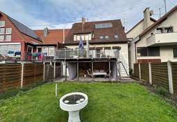 Haus von Hinten. 2