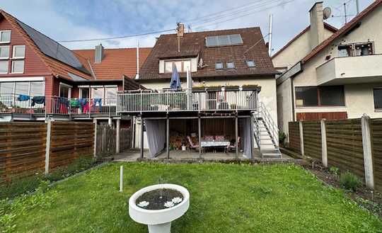 Attraktives Zweifamilienhaus in Metzingen – Ihr neues Zuhause für Familie und Gemeinschaft