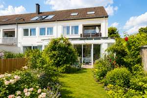 Charmantes Reihenendhaus mit Südwestgarten, ausgebautem Dachgeschoss und Garage – großzügiges Wohnen