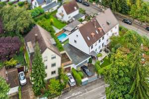 Mehrfamilienhaus mit drei Einheiten – eine Einheit frei, eine luxuriös modernisiert mit Pool