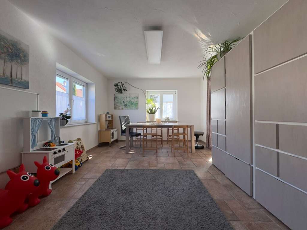 Immobilie in Gingen an der Fils - doppel:punkt – Einseitig angebautes EFH mit ausgebautem Dachgeschoss und Doppelgarage - Bild 2