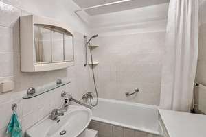 Bezugsfreie 3-Zimmer-Wohnung mit Balkon, Gäste-WC und Tiefgaragen-Stellplatz in Lichterfelde Süd – Die vollständige Adresse der Immobilie erhältst du vom Anbieter., 12207 Lichterfelde, Berlin – Vorschaubild 9