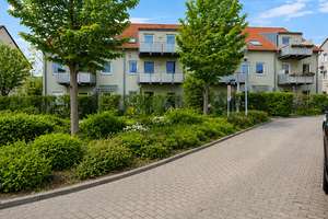 Terrassentür auf, Alltag aus– vermietete 3-Zimmer-Gartenwohnung! Perspektivisch zur Selbstnutzung! – Eigerstraße 7, 13089 Heinersdorf, Berlin – Vorschaubild 1