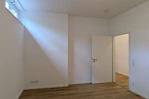 Frisch sanierte, barrierefreie 2-Zimmer-Wohnung mit Terrasse – Reulestraße 17, 12105 Mariendorf, Berlin – Vorschaubild 3