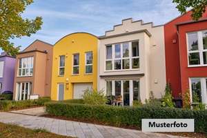 Kleines Reihenmittelhaus mit Dachterrasse und Garage