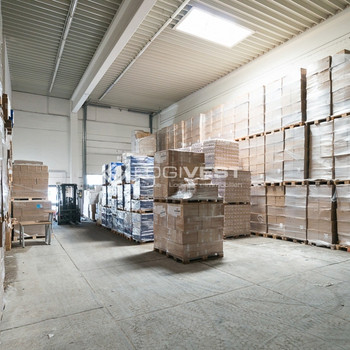 Logistikfläche mit Rampen / Top-Anbindung