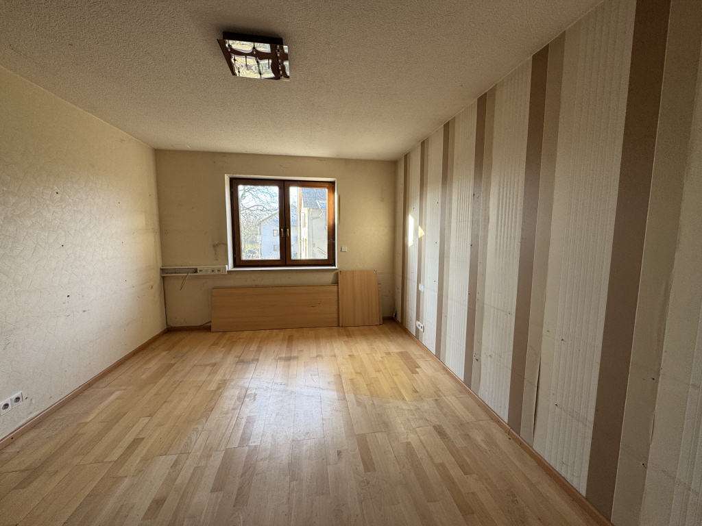 Immobilie in Sinzheim - Großzügiges, gemütliches Zweifamilienhaus mit 3 Garagen und großzügigem Gartengrundstück - Bild 12