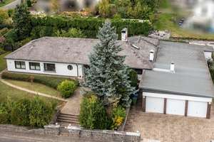 Ebenerdiges Wohnen! Walmdach-Bungalow in beliebter Lage – Die vollständige Adresse der Immobilie erhältst du vom Anbieter., 64405 Fischbachtal – Vorschaubild 1