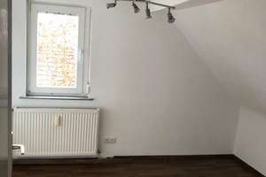 Studenten aufgepasst Stilvolle 3-Zimmer-Dachgeschosswohnung in Stuttgart – Straßburgerstr. 56, 70435 Zuffenhausen-Hohenstein, Stuttgart – Vorschaubild 4