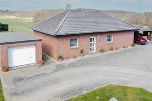 Malerischer Feldblick: Gepflegter Bungalow mit Garten, einer Garage und einem Carportstellplatz – Nordwestmecklenburg (Kreis) – Vorschaubild 1