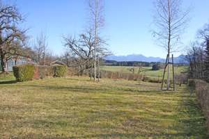 Grundstück mit Altbestand in ruhiger Ortsrandlage und schönem Alpenpanoramablick – Die vollständige Adresse der Immobilie erhältst du vom Anbieter., 83253 Rimsting – Vorschaubild 3