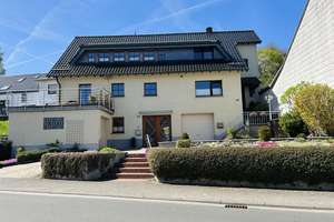 Ihr neues Zuhause mit Perspektive: Modernisiertes Zweifamilienhaus, großer Garten und beste Anbindun – Die vollständige Adresse der Immobilie erhältst du vom Anbieter., 53949 Dahlem – Vorschaubild 2