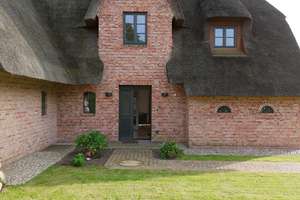 Exklusives Wohnen auf Sylt! Luxuriöse Doppelhaushälfte in Archsum zur Miete – Die vollständige Adresse der Immobilie erhältst du vom Anbieter., 25980 Sylt (Gemeinde) – Vorschaubild 2