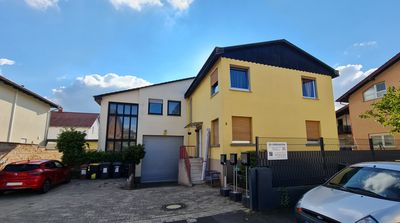 Drei versch. Leben in einem Anwesen, Gewerbehalle, schicke Dachgartenwhg, + ein kleines Haus