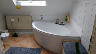 Großzügige, sonnige 3,5-ZKB, Wohlfühlbad mit Eckbadewanne, großer Balkon, ruhige Lage