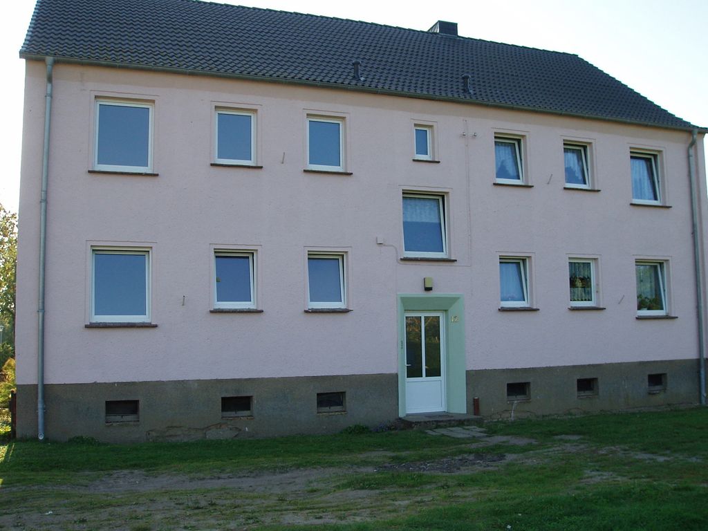 4 Familienhaus mit 4200 m2 Land