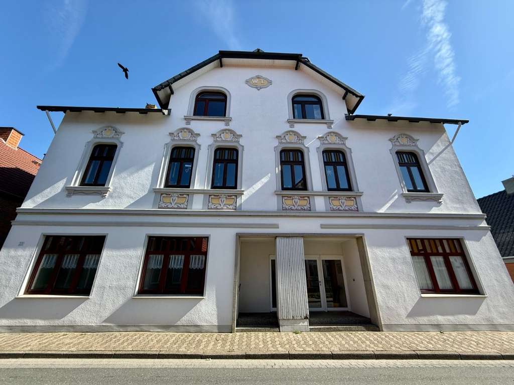 Immobilie in Cuxhaven - Attraktives Wohn- und Geschäftshaus mit solider Mieteinnahme und Entwicklungsperspektive in Cuxhaven - Bild 0