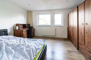 Stilvoll sanierte Doppelhaushälfte. 135m² mit 5 Zimmern. Großem Garten und Platz für Familien. – Die vollständige Adresse der Immobilie erhältst du vom Anbieter., 42719 Wald, Solingen – Vorschaubild 13