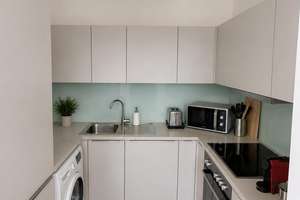 Helle 58 qm Dachgeschosswohnung mit großem Balkon – Berlin Hbf / Tiergarten – Die vollständige Adresse der Immobilie erhältst du vom Anbieter., 10557 Moabit, Berlin – Vorschaubild 3