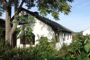 Einfamilienhaus mit Einliegerwohnung (eigener Eingang) ca. 250 m² Wohnfläche – Kiefernweg 1, 65510 Idstein – Vorschaubild 1