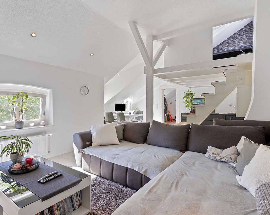 Traumhafte Dachgeschosswohnung mit Balkon und Stellplatz in Ratingen-Mitte
