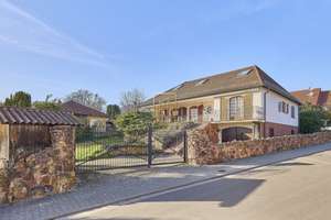 Christian Dik Immobilien/ Einfamilienhaus mit architektonischen Charakter im französischen Stil – Die vollständige Adresse der Immobilie erhältst du vom Anbieter., 67590 Monsheim – Vorschaubild 3