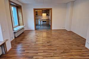 Zentrum nahe Neuwertige (frisch Renovierte) EG-Wohnung mit zwei Zimmer, Bad, Küche (mit EBK), Balkon – Hambergstraße 15, 57074 Siegen, Siegen – Vorschaubild 14