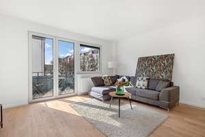 Komplett sanierte 2-Zimmerwohnung mit Balkon am Bayerischen Viertel - bezugsfertig & provisionsfrei!