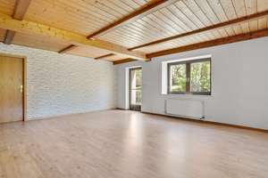 Raumwunder! Großzügiges Zweifamilienhaus mit Garten, Werkstatt und Doppelgarage in ruhiger Lage – Die vollständige Adresse der Immobilie erhältst du vom Anbieter., 95473 Creußen – Vorschaubild 2