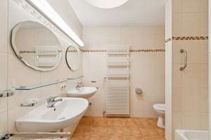Exklusives Refugium: großzügiger Splitlevel-Bungalow mit Potenzial zur Neugestaltung – Die vollständige Adresse der Immobilie erhältst du vom Anbieter., 81735 Gartenstadt Trudering, München – Vorschaubild 15