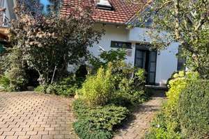 Wunderschönes, lichtdurchflutetes Einfamilienhaus in beliebter Wohnlage sucht sympathische Bewohner! – Die vollständige Adresse der Immobilie erhältst du vom Anbieter., 73230 Kirchheim unter Teck – Vorschaubild 1