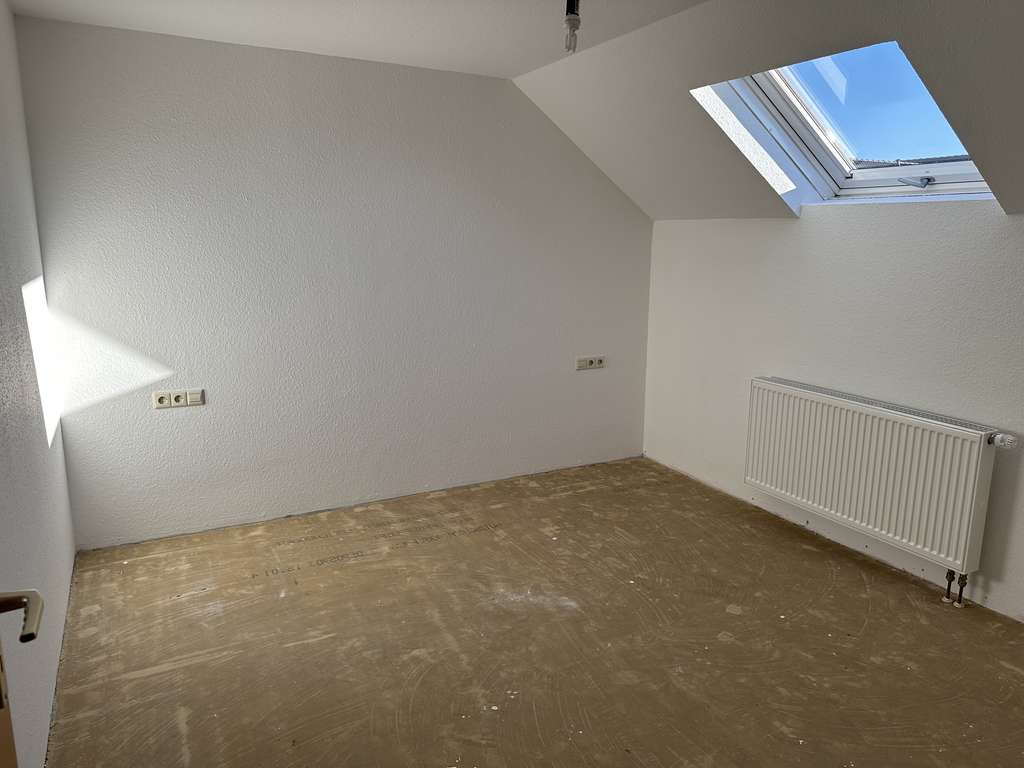 Immobilie in Althütte - Provisionsfrei! 2-Zimmer Dachgeschosswohnung mit Balkon und Außenstellplatz - Bild 4