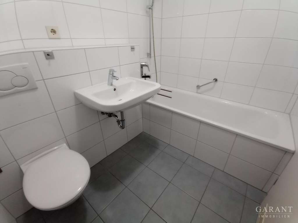 Immobilie in Kirchheim bei München - Kapitalanlage oder Selbstnutzung: Helle Balkonwohnung am Ortspark Kirchheim - Bild 2