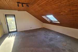 Einfamilienhaus mit großem Potenzial: Großzügige Räume, Garten und zwei Balkone! – Altenkirchen (Westerwald) (Kreis) – Vorschaubild 9