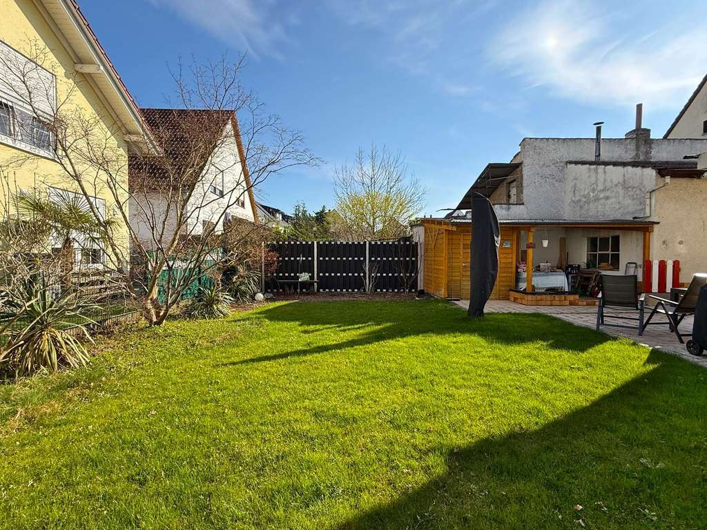 Immobilie in Viernheim - Mehrgenerationenwohnen oder Wohnen & Arbeiten! Vielseitiges Anwesen mit Garten& 2 Balkonen! - Bild 3