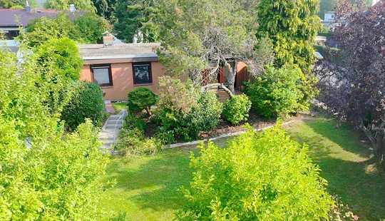 Bild von VON POLL - BAD HOMBURG: Bungalow mit Potenzial und sonnigem Gartenparadies