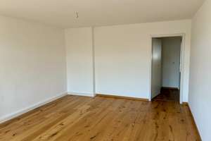 Traumhafte DG-Wohnung: Moderne Einbauküche, hochwertiger Parkett & Tageslichtbad – Weststraße 62, 9112 Kaßberg, Chemnitz – Vorschaubild 5